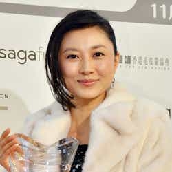 モデルプレス - 菊川怜、ミニワンピで美脚披露 意外な素顔を明かす
