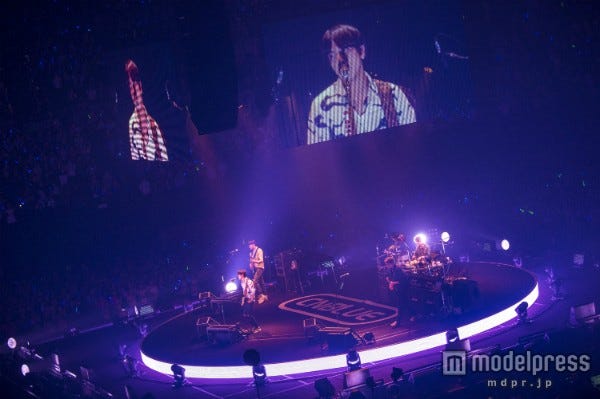 CNBLUE/回転式センターステージ(C)FNC MUSIC JAPAN INC.