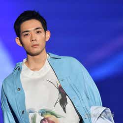 モデルプレス - 圧倒的イケメンが放つ“怪しさ”「メゾン・ド・ポリス」竜星涼に「気になる」の声