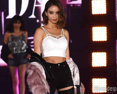 滝沢カレン、素肌あらわなキャミ姿で圧巻ランウェイ<GirlsAward 2017 A/W>