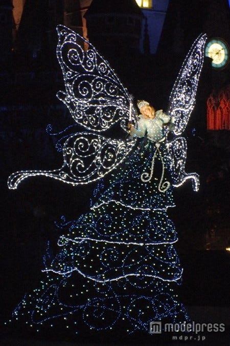 「東京ディズニーランド・エレクトリカルパレード・ドリームライツ」と連動したグッズが登場/パレードの様子(C)Disney