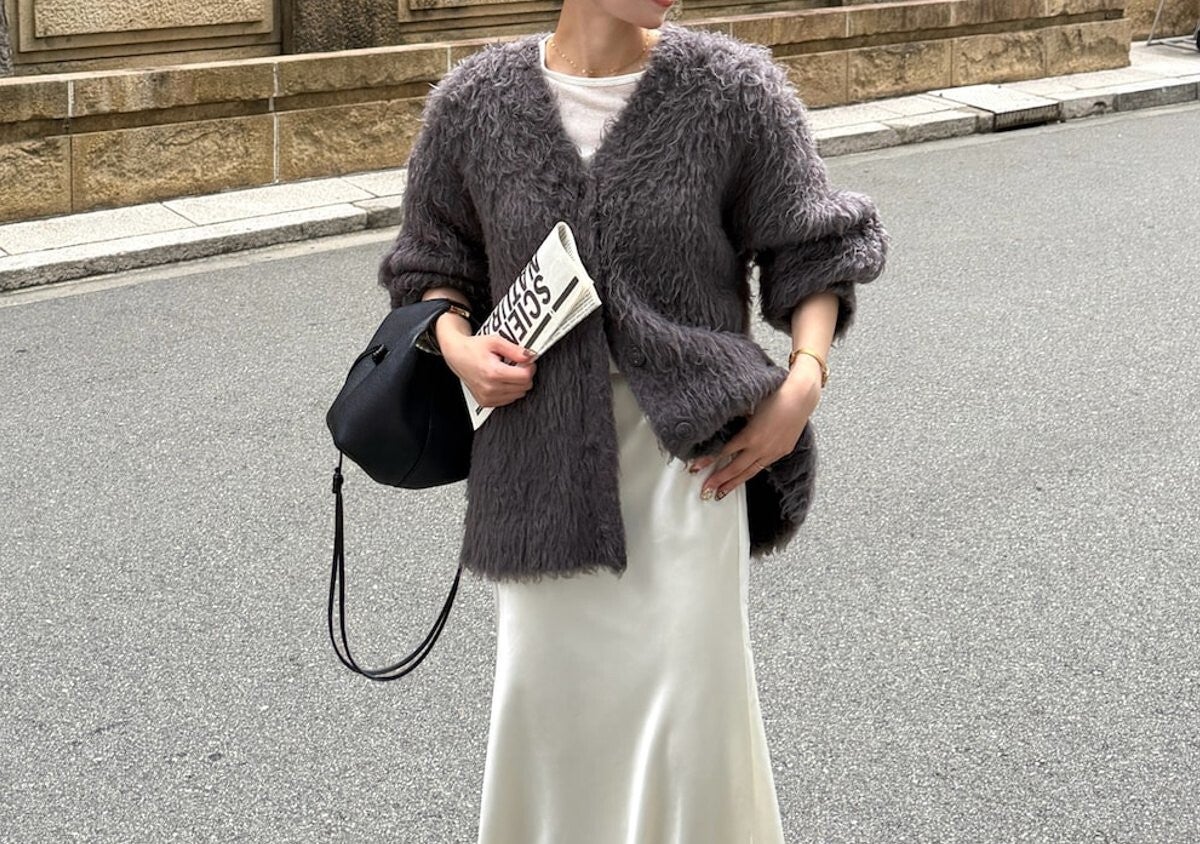 秋の「白スカート」が確実にモテます♡サテン素材で上品に決まる！大人の最旬コーデ5style