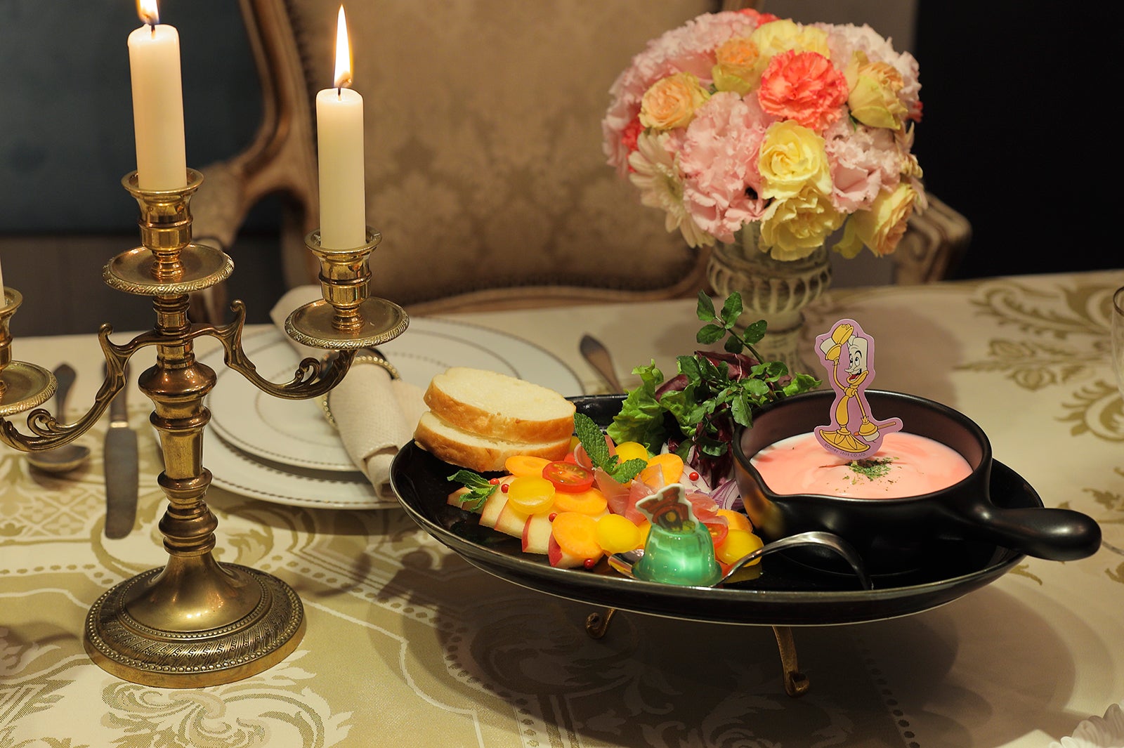 ＜Be Our Guest＞晩餐会のおもてなしアラカルト1,990円（C）Disney