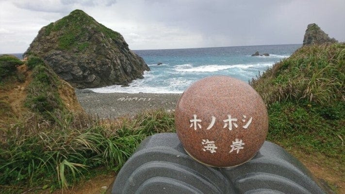 石で埋め尽くされたホノホシ海岸（2021年10月撮影）