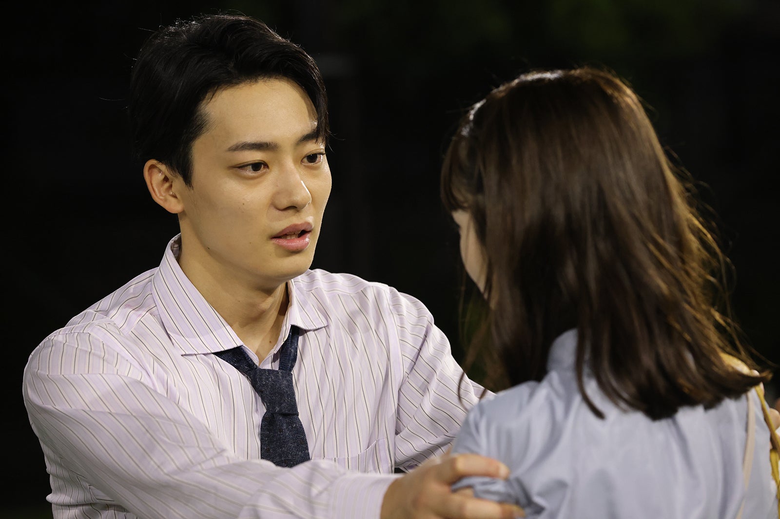 井上祐貴、飯豊まりえ「何曜日に生まれたの」第5話より（C）ABCテレビ