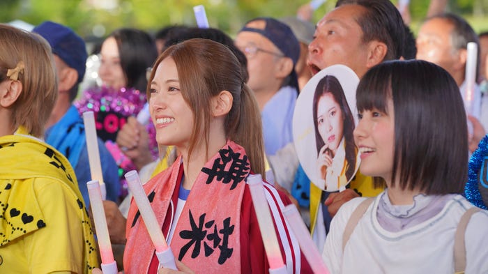 松村沙友理、片田陽依/「推しが武道館いってくれたら死ぬ」最終話より(C)A/T,O・A