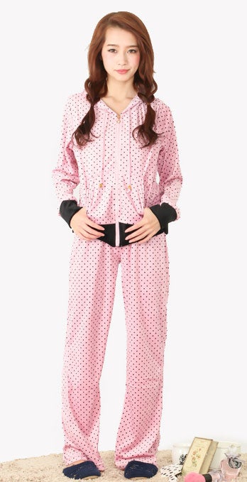 選べる無地orドット柄ベロアセットアップ「salus」2,052円（税込）／画像提供：salus