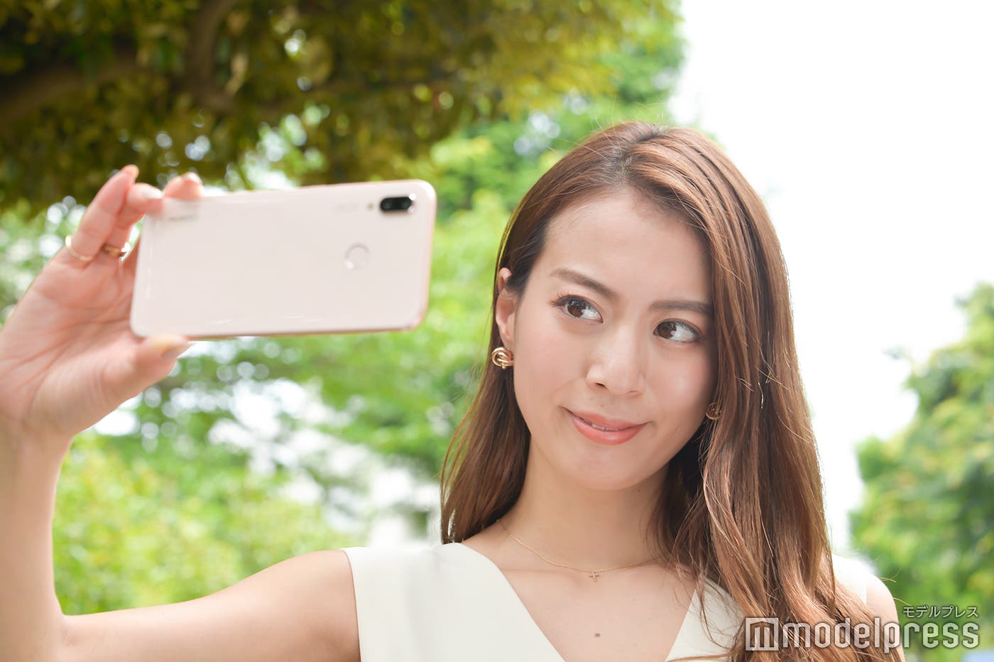 「HUAWEI P20 lite」1台で自撮り上手に(C)モデルプレス