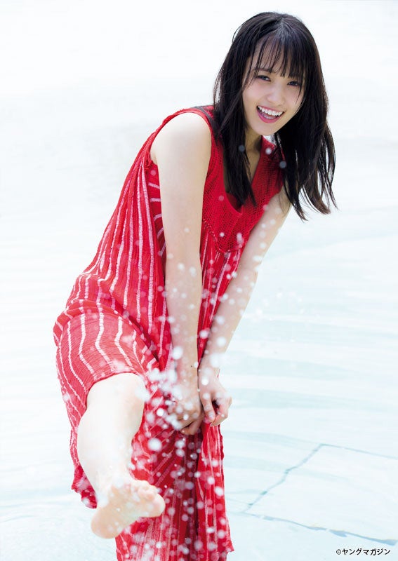欅坂46菅井友香、透き通る白肌＆スラリ美脚にうっとり - モデルプレス