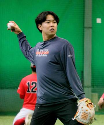 広島・ドラ1平川 送球練習10メートル40球「結構思い切り」 ティー打撃再開10日にも