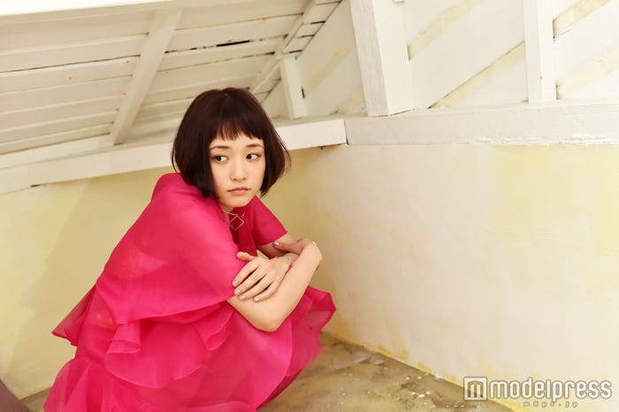 屋根裏に閉じ込められています。(C)モデルプレス