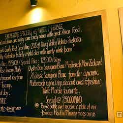 ワインもフードもメニュー豊富、ワインはグラス¥500程度〜