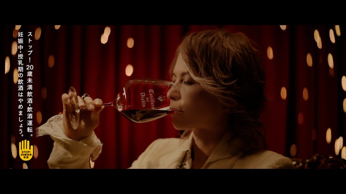 HYDE/「悪魔はおいしさの証」篇より(提供写真)