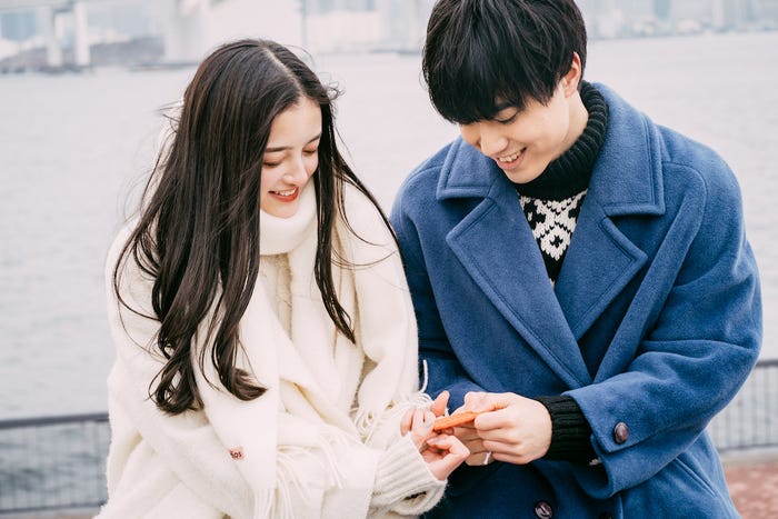 大峰ユリホ、櫻井佑樹「彼とオオカミちゃんには騙されない」第1話(C)AbemaTV, Inc.