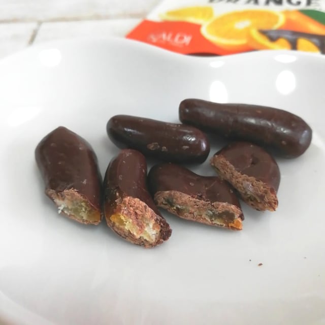 カルディのオレンジピールインダークチョコレートの断面