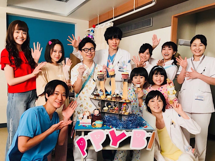 山崎賢人ら グッド ドクター キャスト 浜野謙太の誕生日祝福 めちゃくちゃほっこり とファンも幸せに モデルプレス