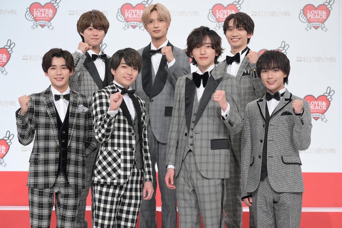 なにわ男子(前列左から)長尾謙杜、西畑大吾、道枝駿佑、大西流星(後列左から)大橋和也、高橋恭平、藤原丈一郎(C)NHK