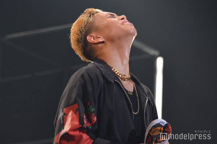 メジャーデビュー報告で涙を流すREIKO(C)モデルプレス