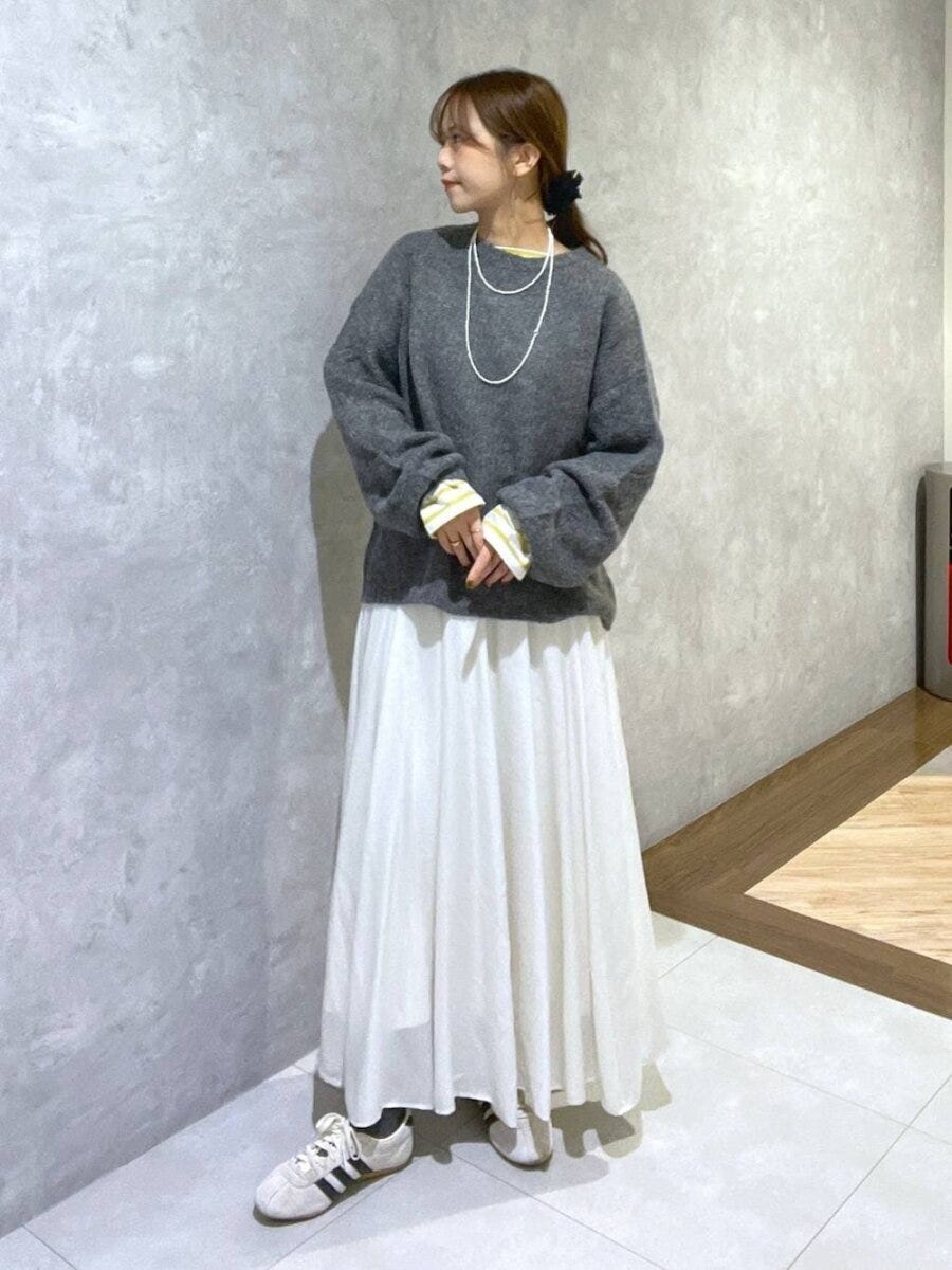 2026春大人女性おすすめ白スカート親しみやすいカジュアルコーデ