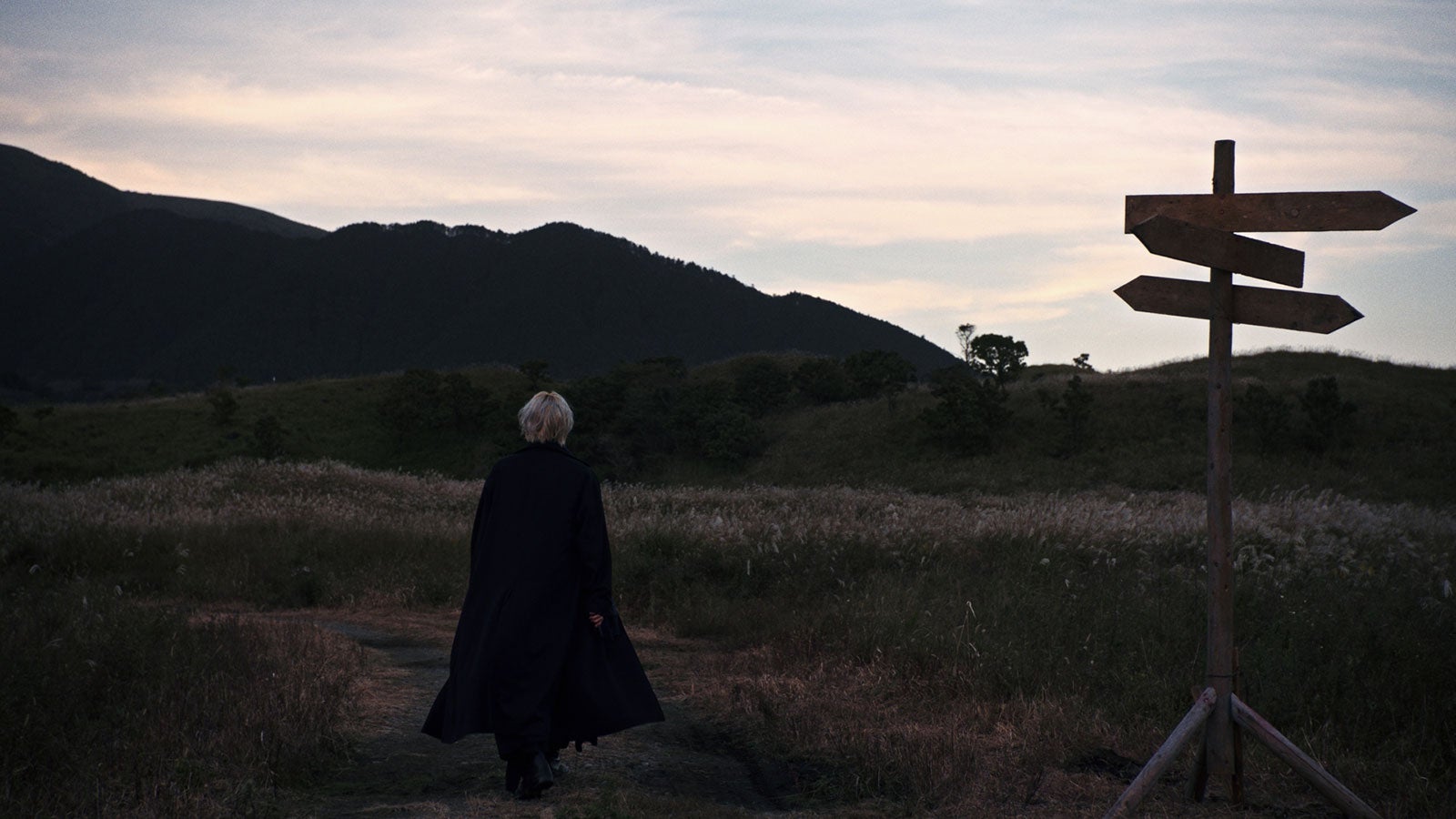 志尊淳（C）2019-2020 SQUARE ENIX CO., LTD. All Rights Reserved. Co-Developed by gumi Inc. LOGO ILLUSTRATION:（C）2018 YOSHITAKA AMANO