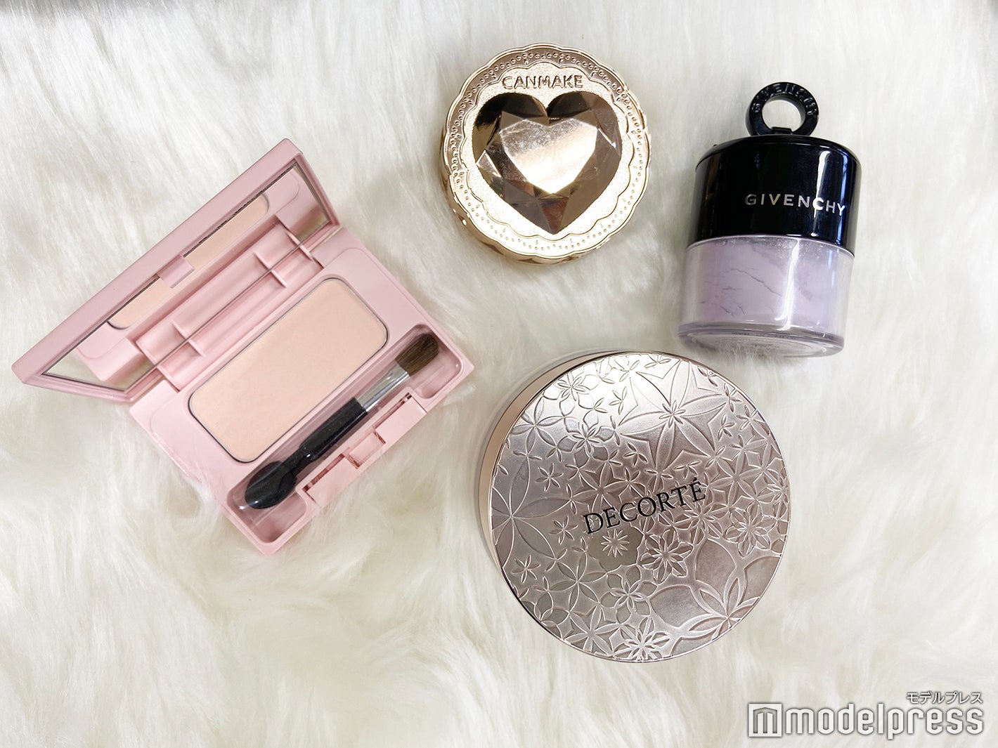 愛用フェイスパウダー（C）モデルプレス