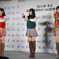 フレンチ・キス(左から:柏木由紀、倉持明日香、高城亜樹)