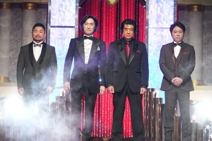(左から)田中史朗、東儀秀樹、藤岡弘、、川谷修士(C)日本テレビ