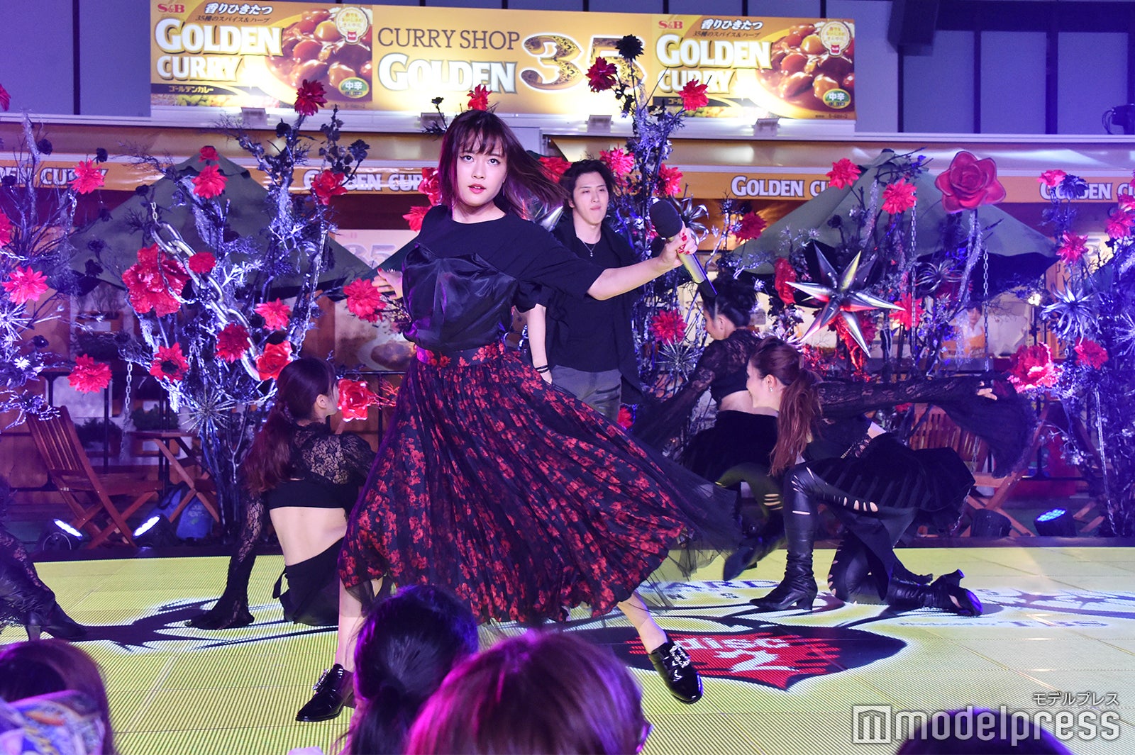 大原櫻子（手前） （C）モデルプレス