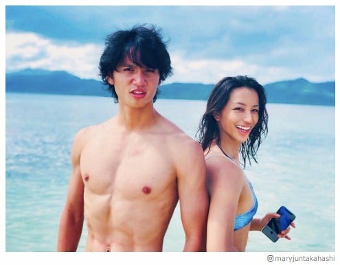 高橋メアリージュン 実弟 Jリーガー高橋祐治選手と水着2ショットに 美男美女 素敵な姉弟 の声 モデルプレス 高橋メアリージュン 実弟 Jリーガー高橋祐治選手と水着2ショットに 美男美女 素敵な姉弟 の声 モデルプレス