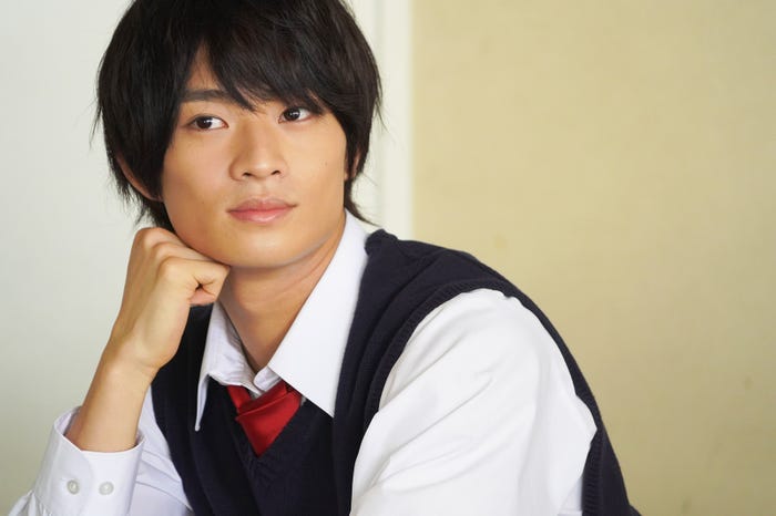 浮所飛貴(C)2021 紺野りさ・小学館/「胸が鳴るのは君のせい」製作委員会