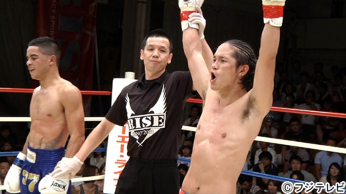 見事試合に勝利した宮城大樹/「テラスハウス」8月9日放送回より