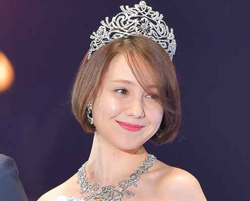 トリンドル玲奈、3億円ティアラでランウェイ
