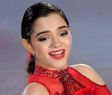 「信じられないルックス」五輪から8年、26歳になったフィギュア美女の近影に衝撃「言葉がない」「女の子の成長は何て早いんだ」昨年電撃婚約発表