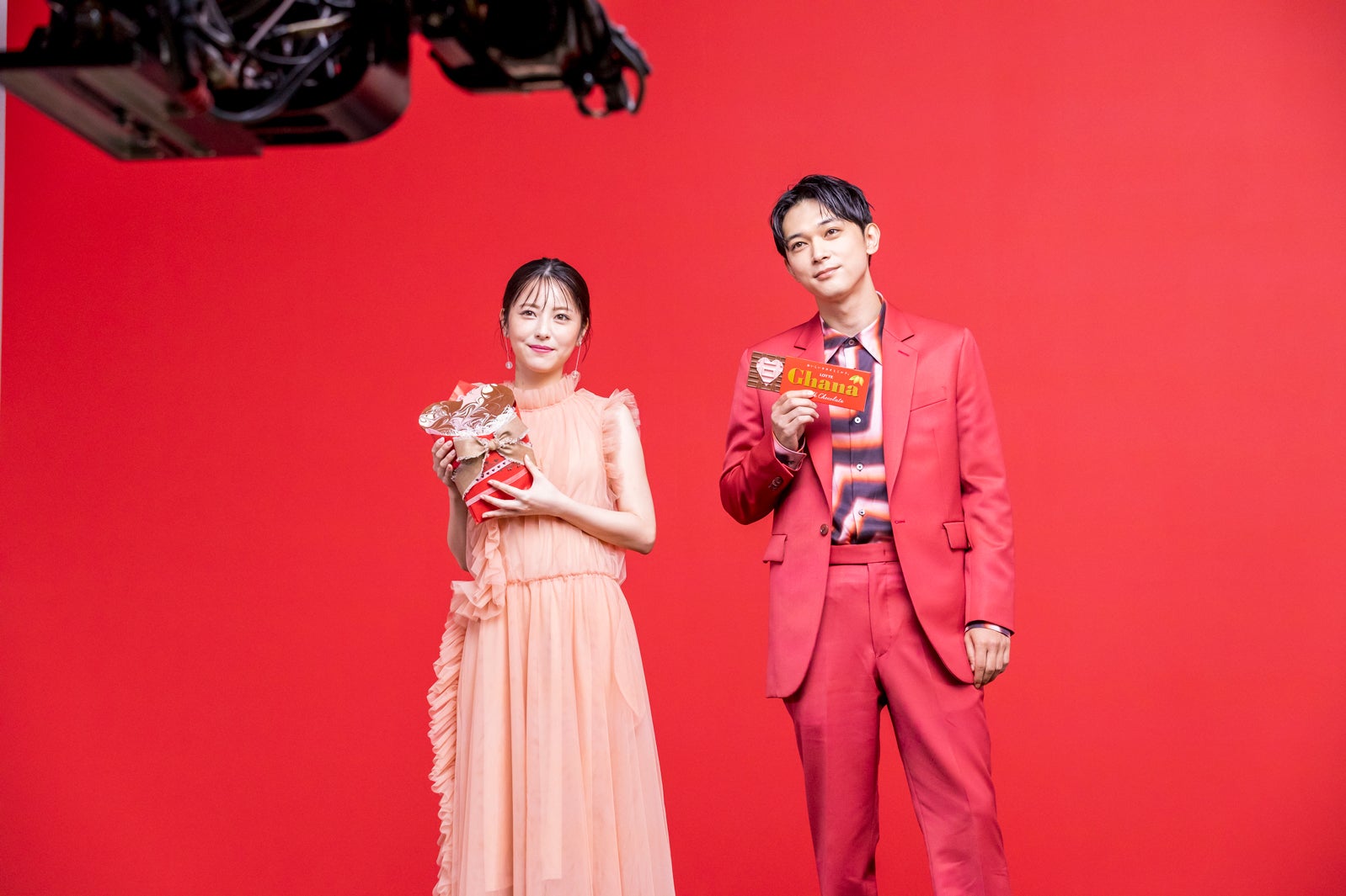 浜辺美波、吉沢亮／メイキング（提供写真）