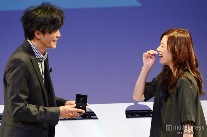 田辺誠一 大塚寧々 憧れの夫婦 表彰に照れ 円満の秘訣を語る モデルプレス 田辺誠一 大塚寧々 憧れの夫婦 表彰に照れ 円満の秘訣を語る モデルプレス