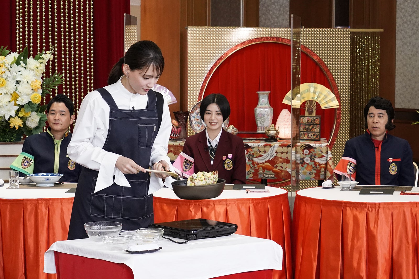 ノブ、綾瀬はるか、池田エライザ、岡村隆史 （C）日本テレビ