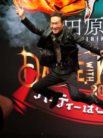 田原俊彦 28日で65歳も華麗な足上げ披露→若さの秘けつは「エロです」1月に一部週刊誌でデート現場をスクープされ「ちょいちょい撮られる」