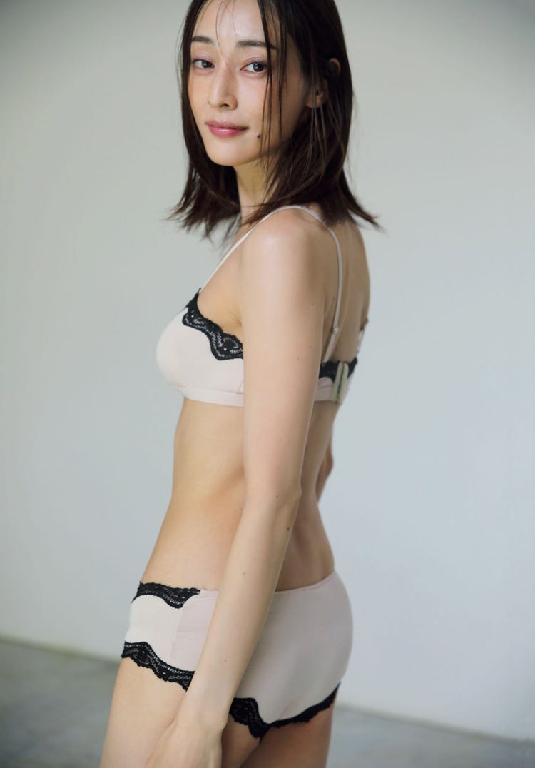 大場美奈　下着 画像6/15) 大場美奈、SKE48卒業後初グラビアで色白美ボディ開放 - モデルプレス