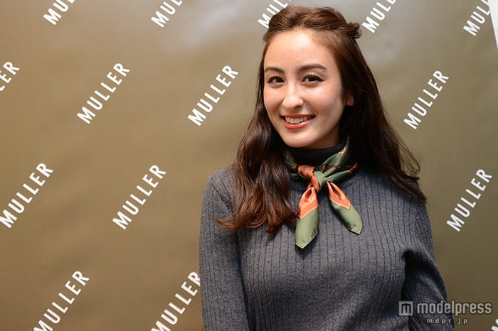 オードリー亜谷香