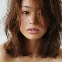 モデル葛岡碧、“すっぴんセミヌード”で完璧ボディ披露 「AneCan」史上2人目の挑戦
