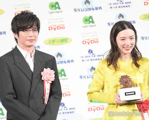 永野芽郁、主演女優賞 “父”田中圭のサプライズ登場に号泣<第46回報知映画賞>