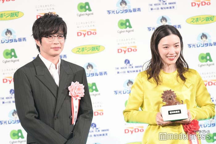 永野芽郁の祝福に駆けつけた田中圭(C)モデルプレス