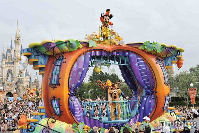 東京ディズニーランドのハロウィーンパレードの様子/(C)Disney