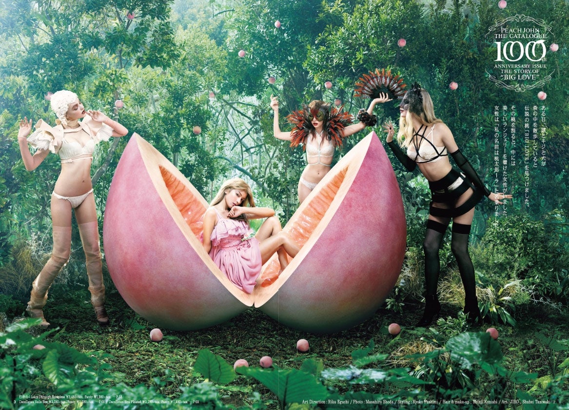 ローラが桃太郎ならぬ“桃太郎ーラに（画像提供：PEACH JOHN）