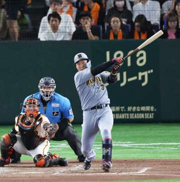 「ど、どした？」「珍しい！」阪神・大山が試合中に見せた笑顔にファン騒然 走塁中に大転倒も中継に映らず→のちに判明でほっこり「みんな笑顔になったはず！笑」