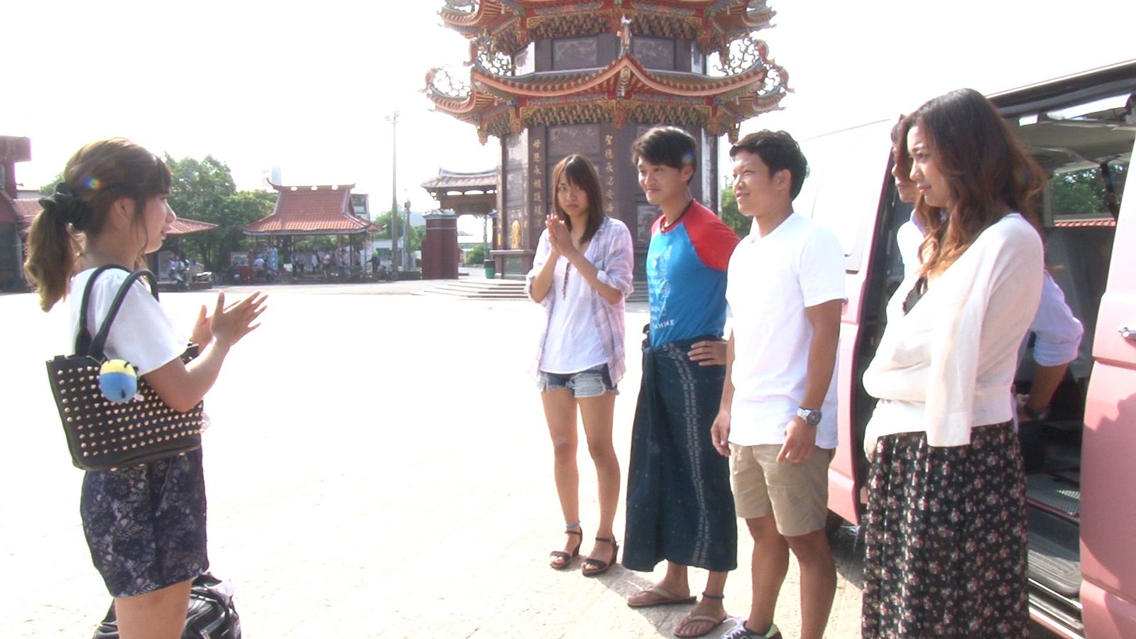 帰国するでっぱりん／「あいのり：Asian Journey」第13話より（C）フジテレビ