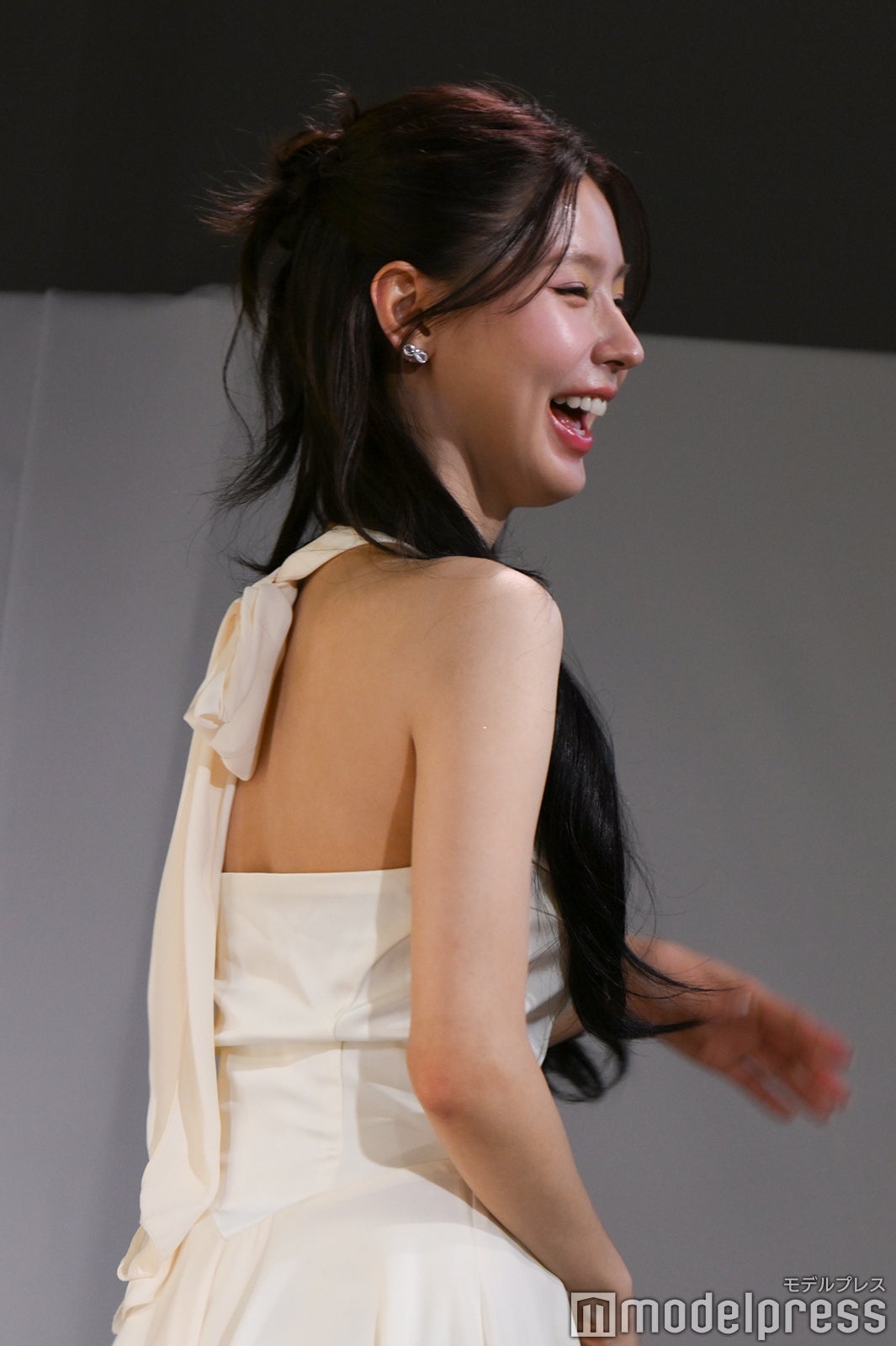 笑顔で降壇するミヨン（C）モデルプレス