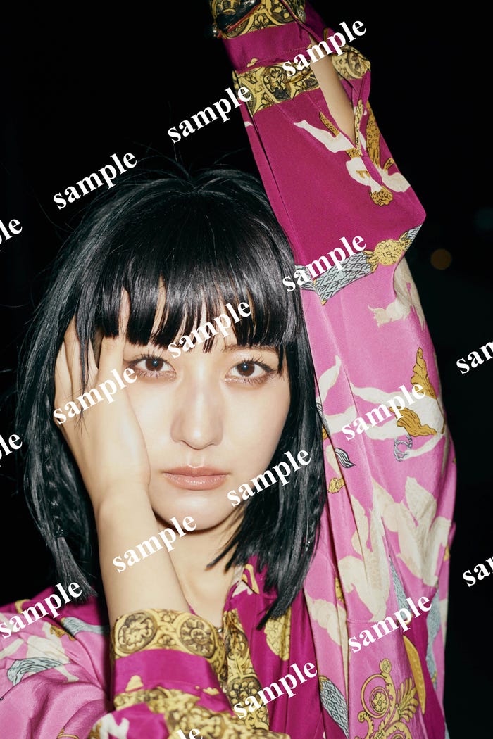 土生瑞穂/@Loppi・HMV特典ポストカード/撮影:三瓶康友