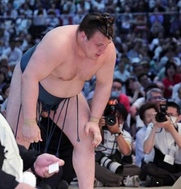 関脇安青錦が2敗目 大関霧島は横綱大の里を初めて撃破 10勝で尊富士、獅司と4人が並ぶ
