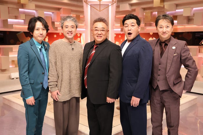 (左から)二宮和也、ムロツヨシ、サンドウィッチマン(伊達みきお、富澤たけし)、中居正広(C)フジテレビ